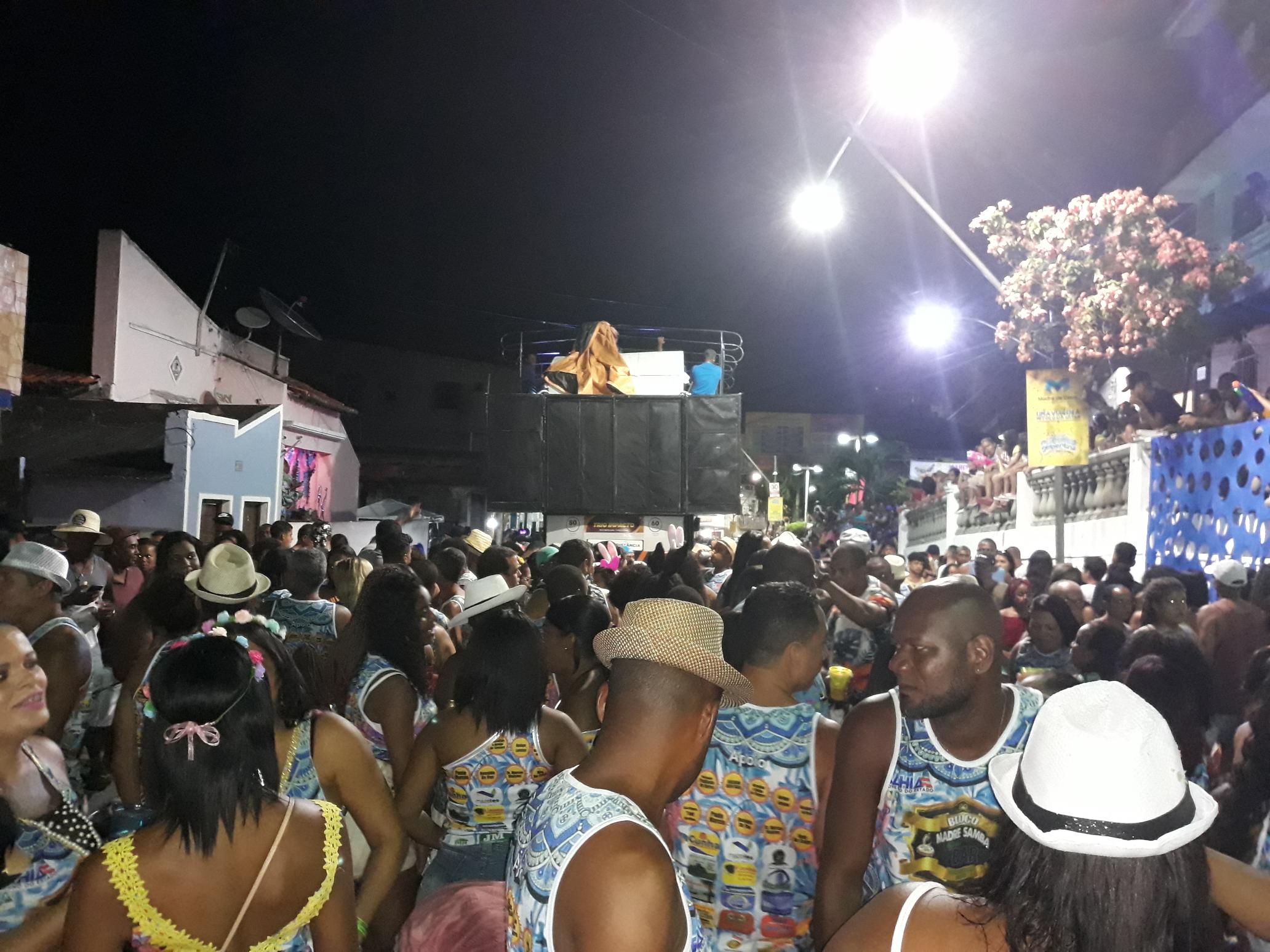 Quinto Dia De Carnaval De Madre De Deus Teve Bloco Infantil Open Bar E Camarote Que Agitou O